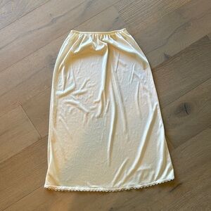 Vintage Warner’s Cream Off-White Slip Skirt Lace M